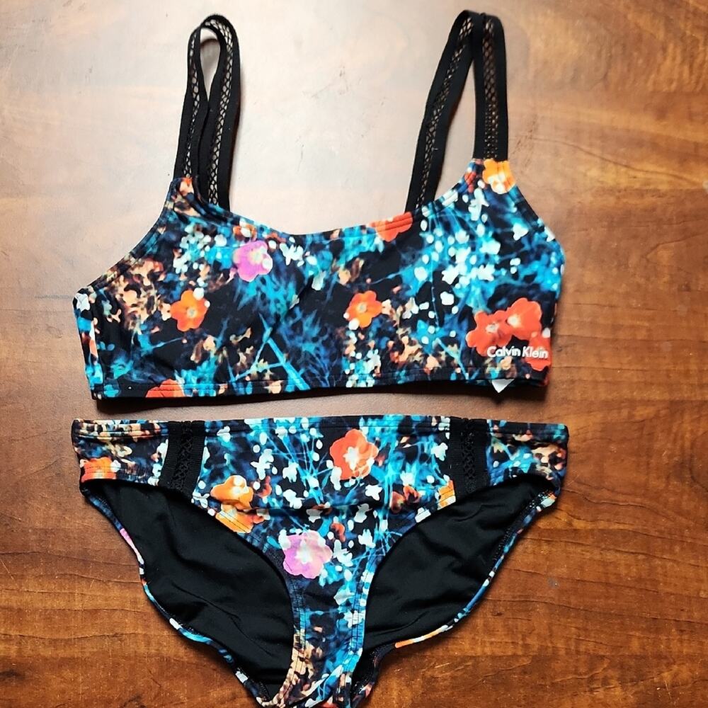 🚨2/$25 or 5/$50🚨Calvin Klein Multicolor Floral Bikini